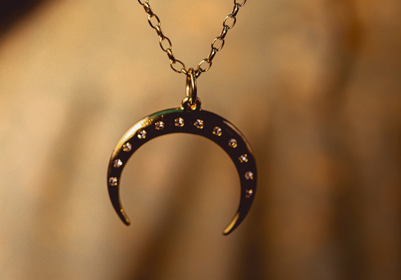 Gold pendant and chain — gold jewellery showroom e-commerce website case study