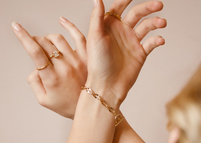 Gold chain necklaces laid flat, illustrating a jewellery size finder tool integration
